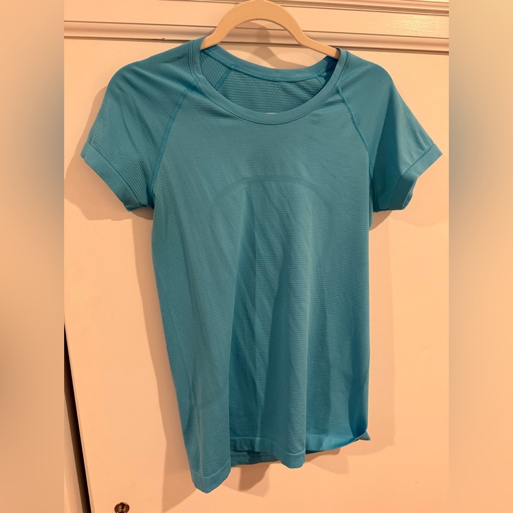 Lululemon Swiftly Tech Short Sleeve Tee Hip Length Size 8 Kayak Blue EUC